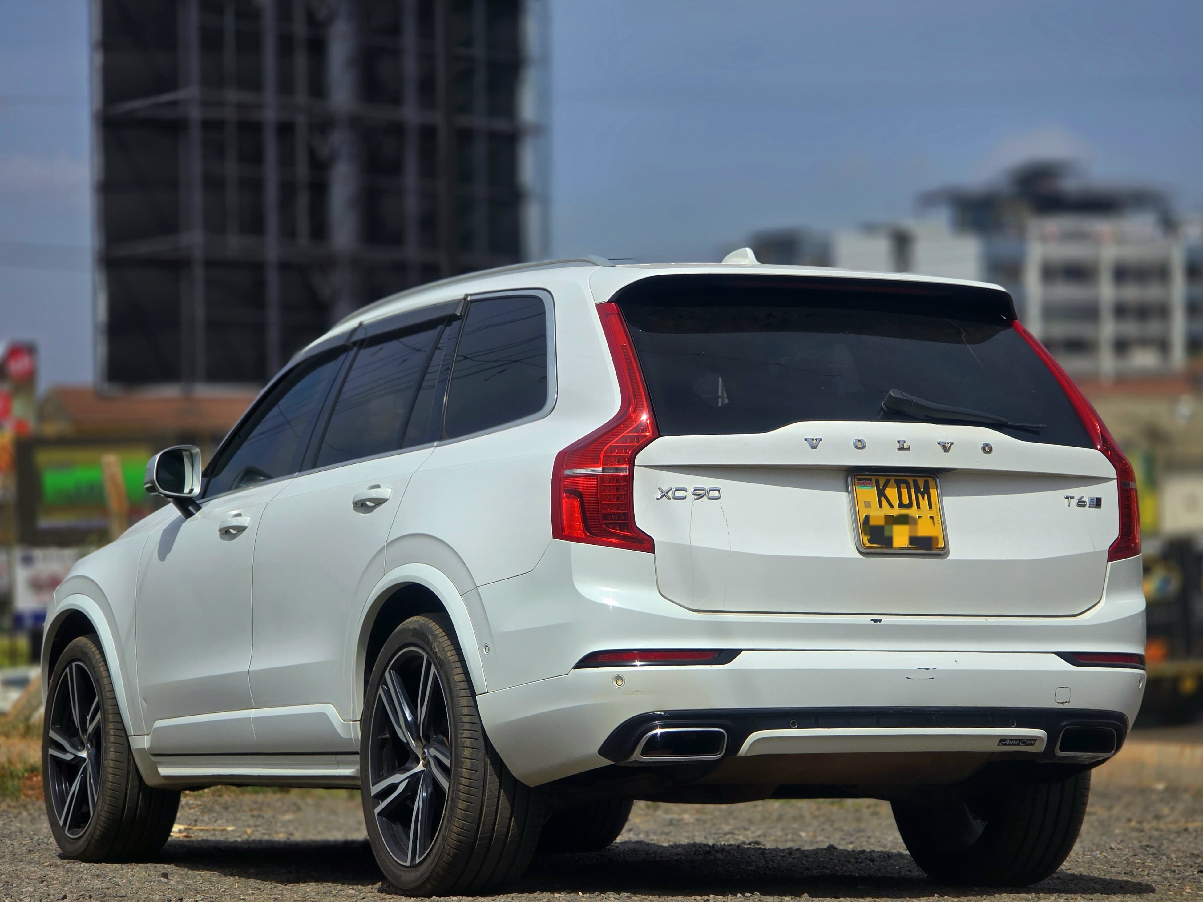 Volvo XC90 T6 R-Design - Image 4