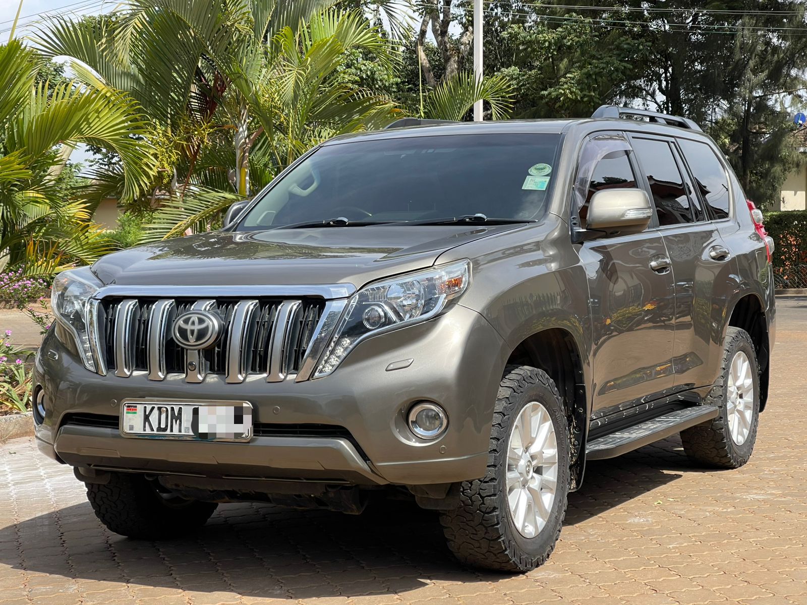 TOYOTA LAND CRUISER PRADO KAKADU
