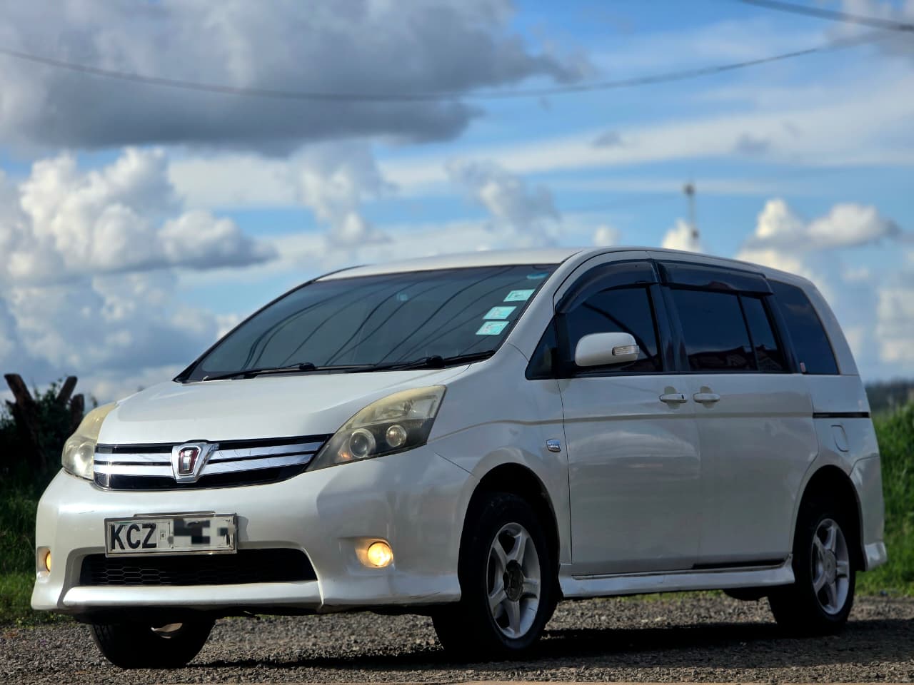 Toyota Isis "Platana"