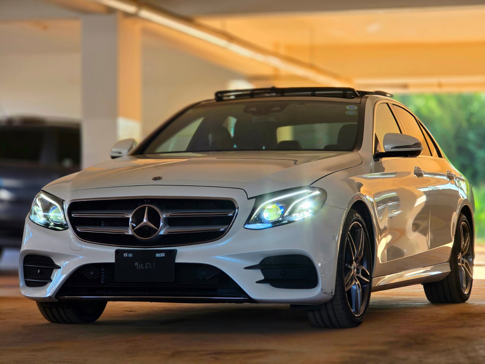 Mercedes Benz E300 AMG-LINE/PANO SUNROOF