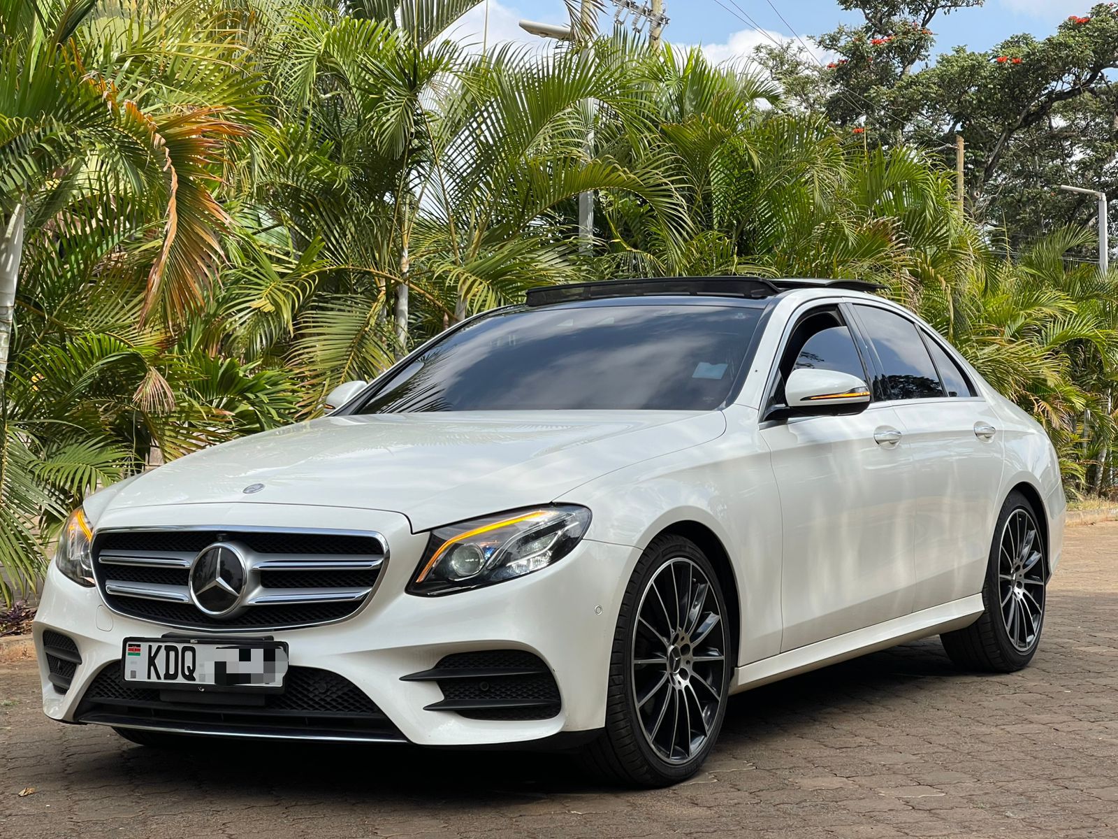 MERCEDES-BENZ E200