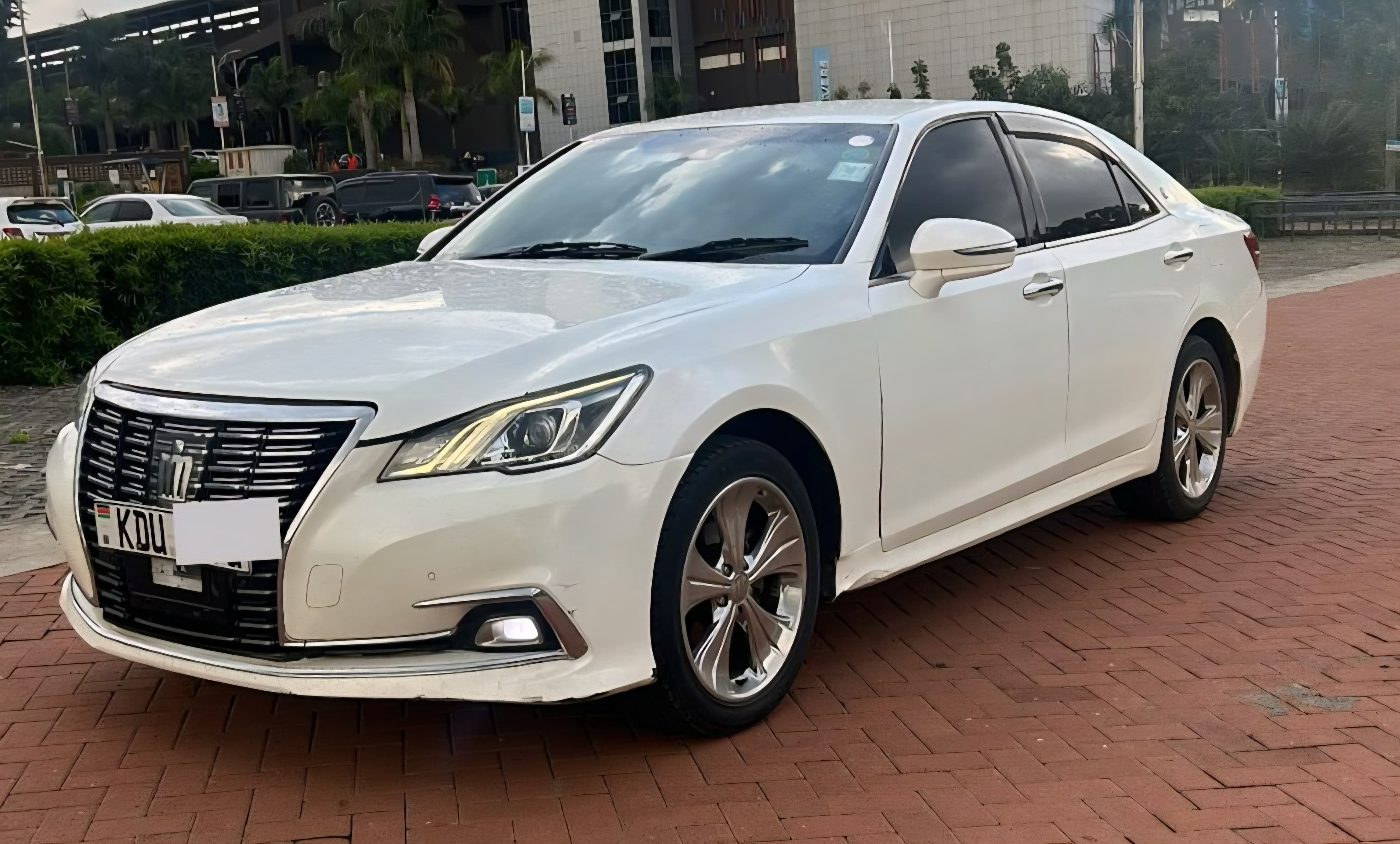 Toyota Crown Royal Saloon i-Four (S210 Facelift)