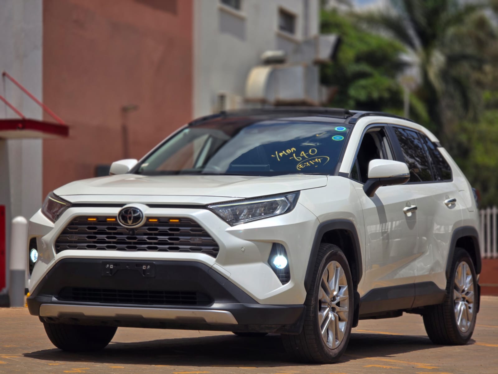 Toyota RAV4/PANO SUNROOF