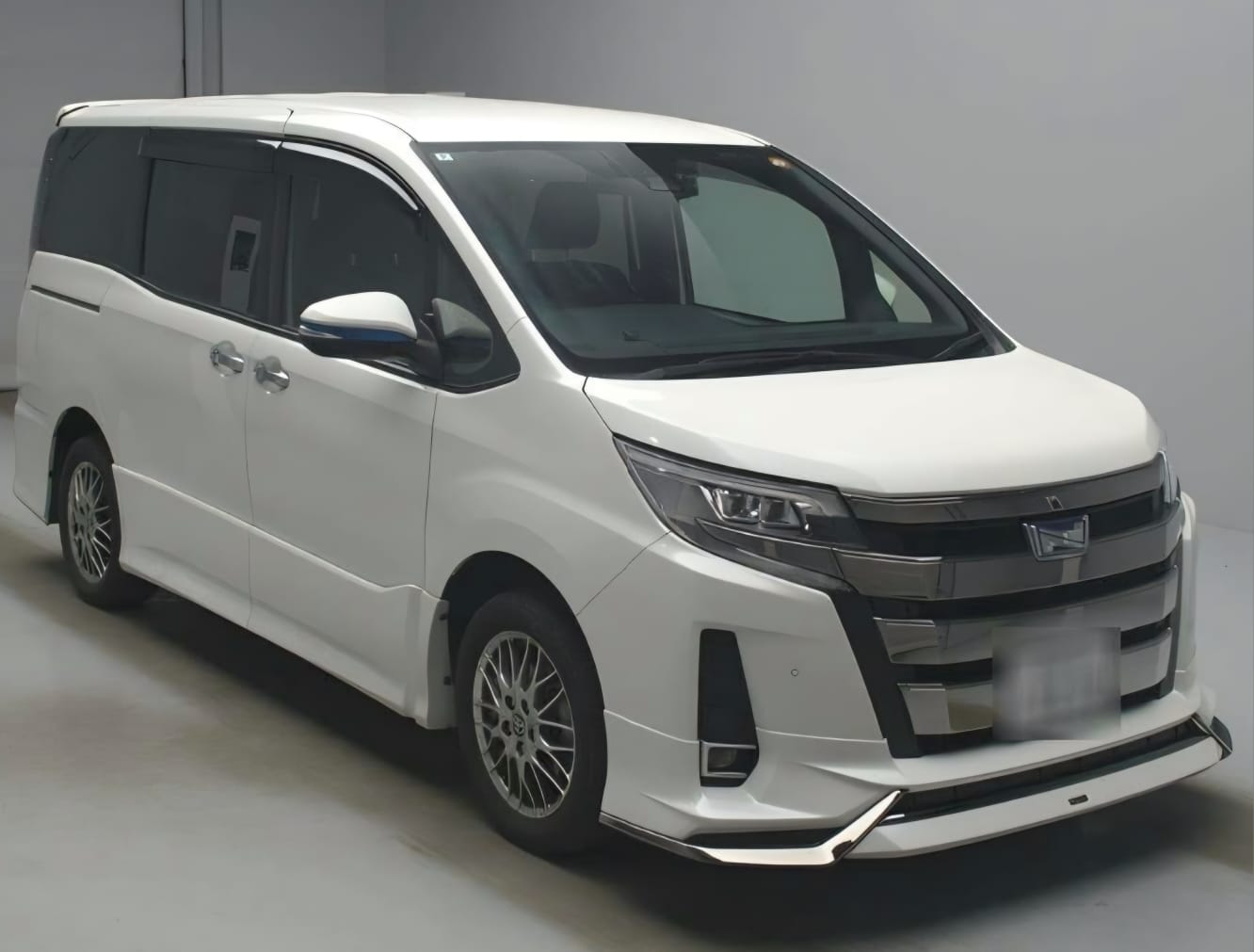 Toyota Noah Hybrid/PWD ONLY