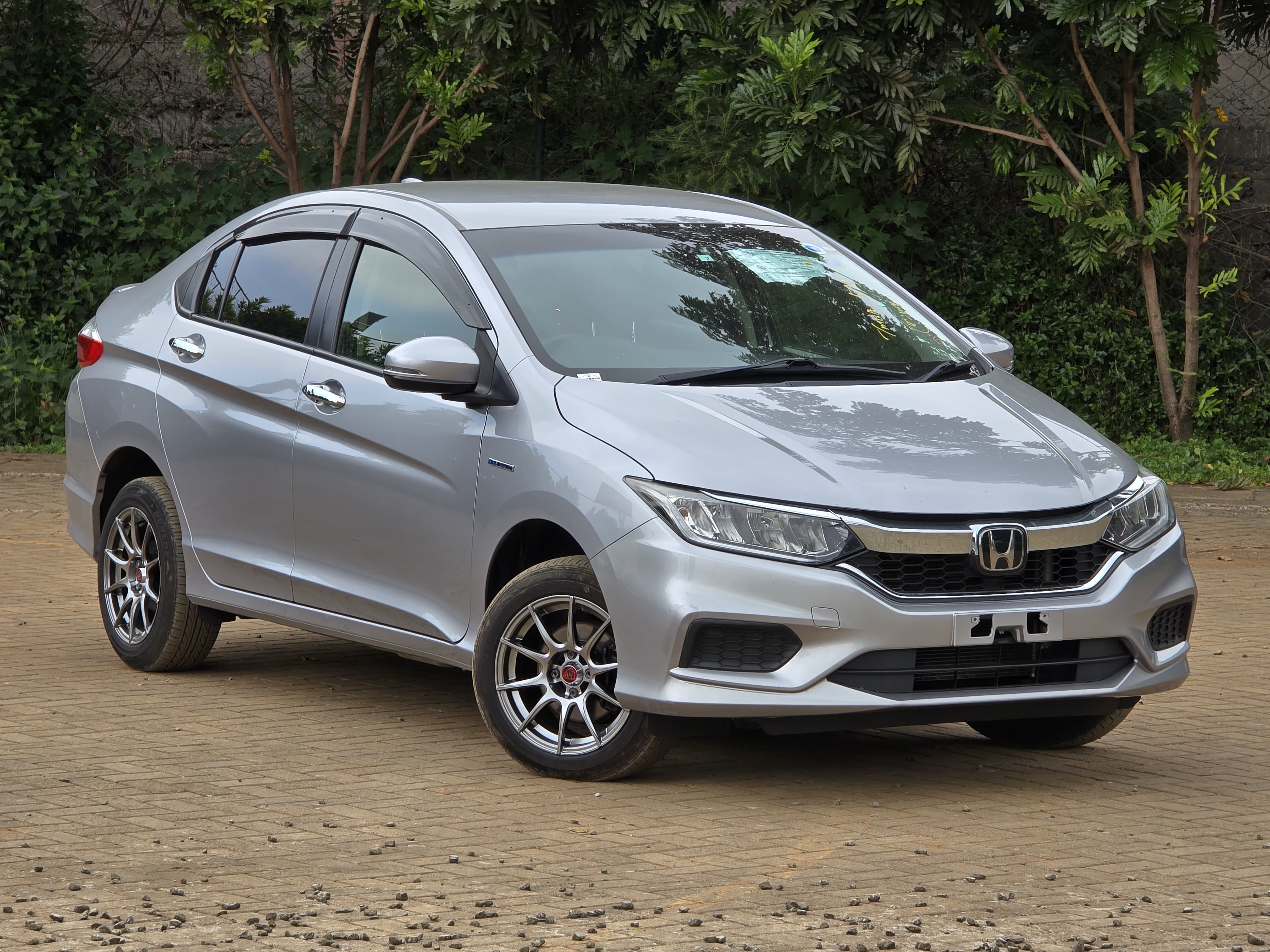 Honda Grace Hybrid